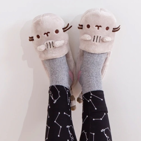 Cute Pusheen slippers WITH TAILS!!! - Picture 1 of 5